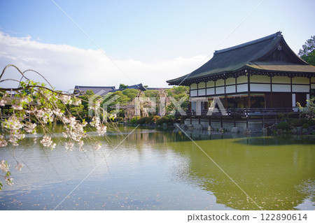 Kyoto Heian Shrine Garden 122890614