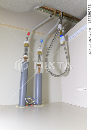 Faucet piping after replacement due to water leakage (before and after material of fitting replacement version) Faucet piping after replacement due to water leakage (before and after material of fitting replacement version) 122890728