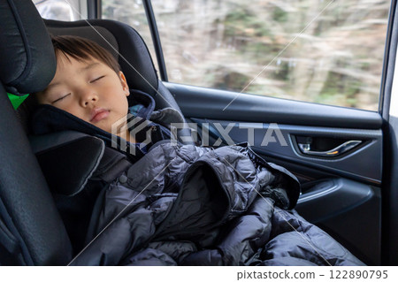 Boy sleeping in a child seat 122890795