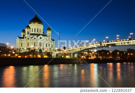 Russian Orthodox Church of Cathedral of Christ the Saviour at twilight in Moscow, Russia 122891037