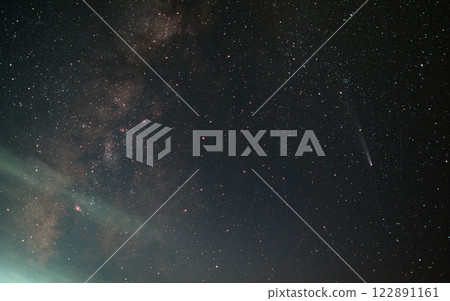 2024 年 10 月 24 日，北海道十勝地區的夕陽天空中閃閃發光的志金山 - 彗星圖集 122891161