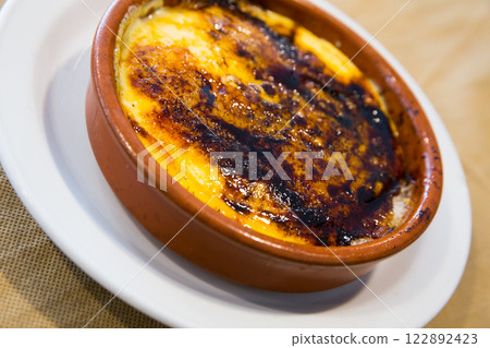 Crema catalana - dessert of Catalonia Crema catalana - dessert of Catalonia 122892423
