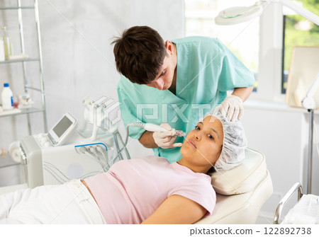 Using device and hydrogen oxygen cleaning attachment 122892738