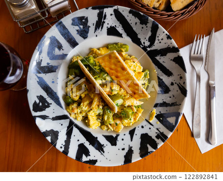 Scrambled eggs with shrimp and asparagus Scrambled eggs with shrimp and asparagus 122892841