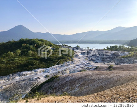 Lake Usori and Mount Ojinzan in Mount Osore, Aomori Prefecture Lake Usori and Mount Ojinzan in Mount Osore, Aomori Prefecture 122892886