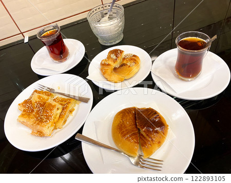 Take a break with delicious Turkish bread and tea 122893105