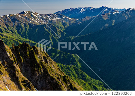 Snow-covered Mt. Makihata seen from the Nishikuro Ridge of Mt. Tanigawa 122893203