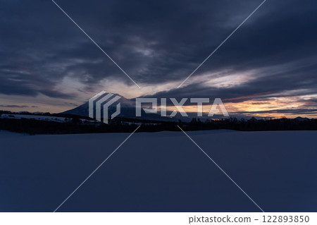 Mountain Yotei in the morning glow Mountain Yotei in the morning glow 122893850