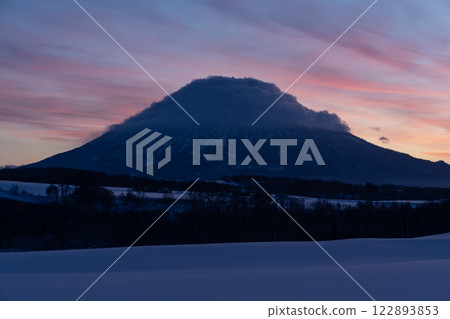 Mountain Yotei in the morning glow Mountain Yotei in the morning glow 122893853