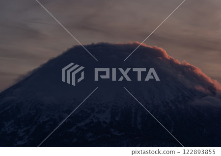 Mountain Yotei in the morning glow Mountain Yotei in the morning glow 122893855