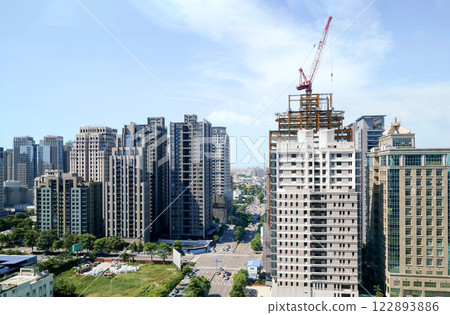 Cityscape with buildings under construction 122893886