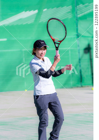 打網球的女人 122895199