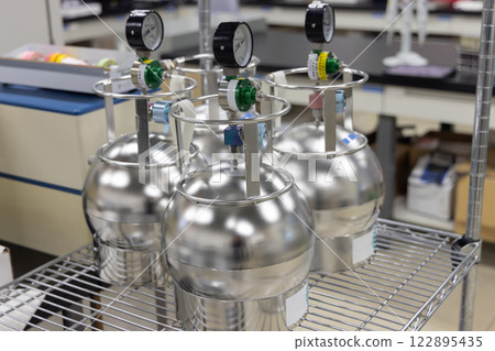 Liquid nitrogen Liquid nitrogen 122895435