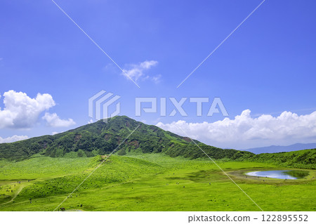 Beautiful Kusasenrigahama (Aso City, Kumamoto Prefecture), a tourist destination that represents Aso 122895552