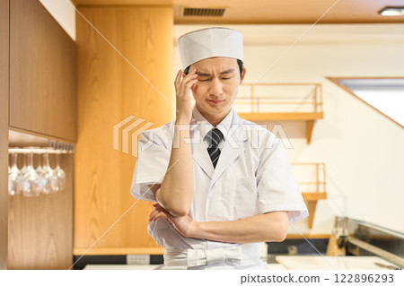 陷入困境的日本廚師 陷入困境的日本廚師 122896293