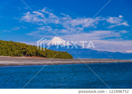 [Shizuoka Prefecture] Mt. Fuji as seen from Miho no Matsubara 122896752