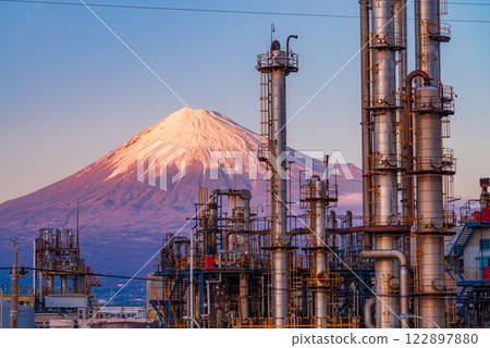[Shizuoka Prefecture] Evening view of Mt. Fuji over the plant 122897880