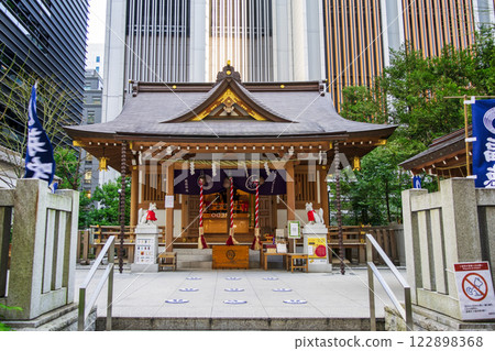Nihonbashi Fukutoku Shrine (Mebuki Inari) The first shrine to host the Edo lottery A shrine for praying for financial luck 122898368