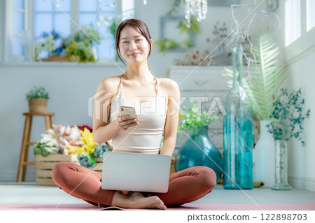 Yoga women sportswear 122898703