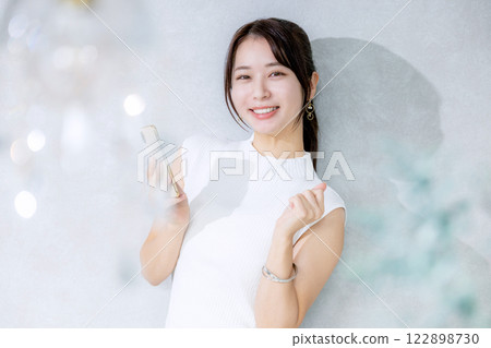 A woman using a smartphone 122898730