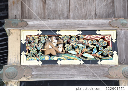 日光東照宮三隻猴子，第 1 頁：嬰兒期 122901551