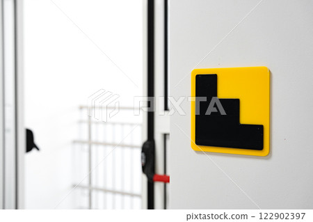 Bright yellow sign indicating a learner driver on an urban street near a balcony on a cloudy day Bright yellow sign indicating a learner driver on an urban street near a balcony on a cloudy day 122902397