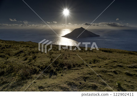 Spectacular views of Hachijojima: the sea and the sunset 122902411