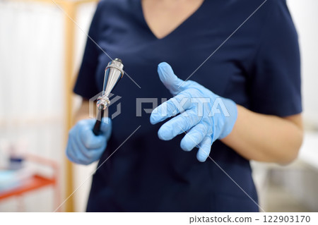 Doctor is checking the neurological reflexes of patient with hammer 122903170