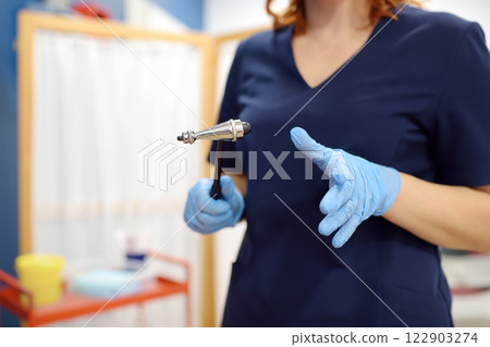 Doctor is checking the neurological reflexes of patient with hammer 122903274