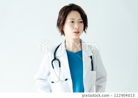 穿白大褂的女人 122904813