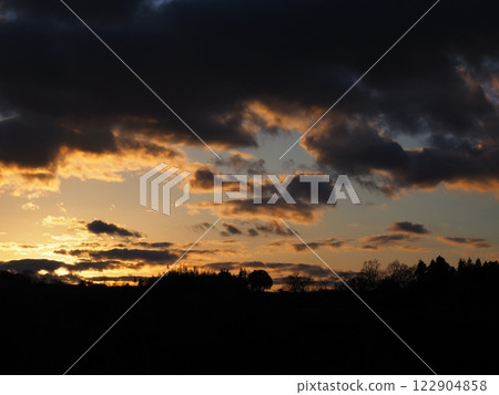 Fantastic sunset scenery 122904858