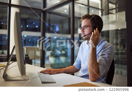 Call center businessman, night tech support and computer telemarketing, consulting and contact us for customer service. Desktop IT technician, web consultant and crm agent helping sales advice online 122905996