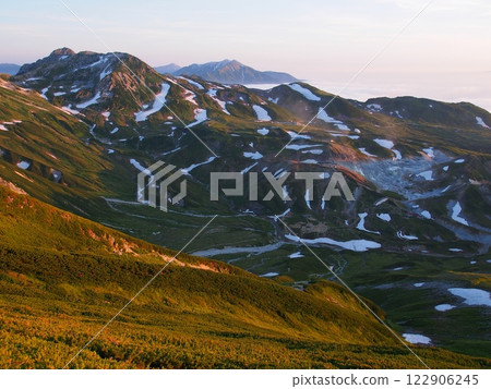 夏日傍晚從別山嶺望去的立山景色 122906245