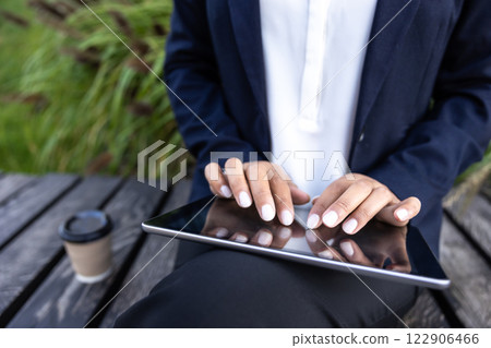Business woman working on tablet and having morning coffee 122906466