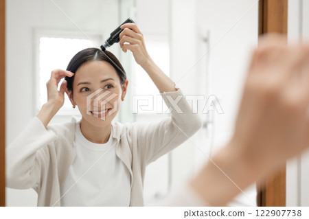 Women who do hair care 122907738
