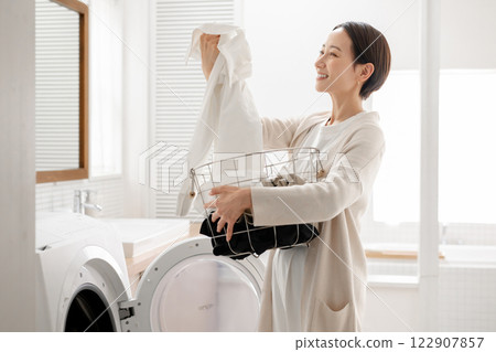 洗衣服的女人 洗衣服的女人 122907857