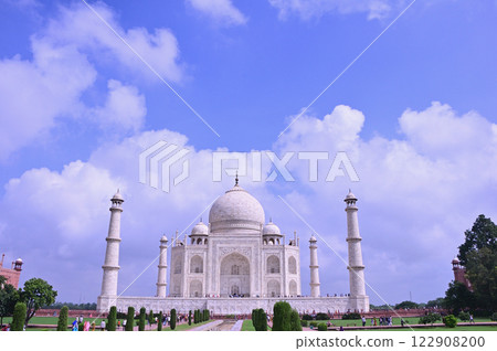 Taj Mahal in India 122908200