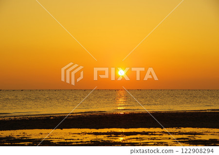 Quiet dawn over the Ariake Sea Quiet dawn over the Ariake Sea 122908294