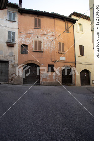 The winding narrow streets, stairs and charming architecture of Spoleto The winding narrow streets, stairs and charming architecture of Spoleto 122908665