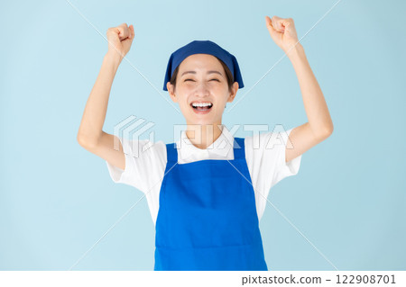 Woman, part-time, part-time job, apron, fist pump 122908701