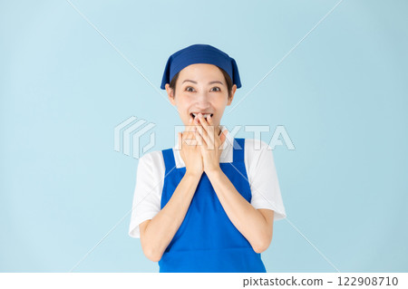Woman, part-time, part-time job, apron, surprised Woman, part-time, part-time job, apron, surprised 122908710