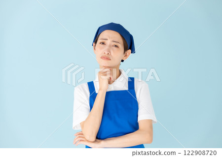 女人打工圍裙的煩惱 122908720