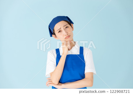 Woman, part-time, part-time job, apron, worries 122908721