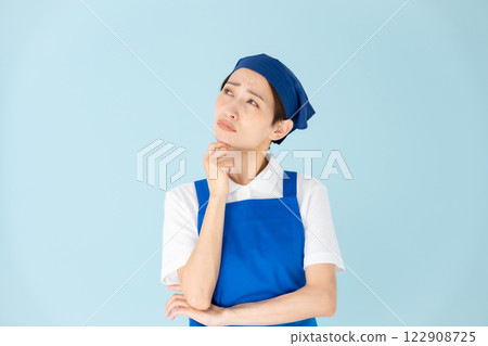 女人打工圍裙的煩惱 122908725