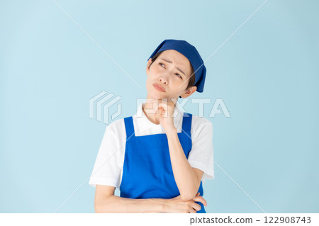 女人打工圍裙的煩惱 122908743
