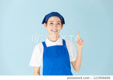 Woman, apron, part-time, part-time job, pointing 122908806