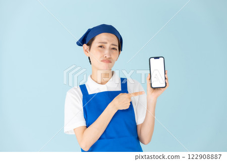 Woman, apron, part-time, part-time job, smartphone, trouble Woman, apron, part-time, part-time job, smartphone, trouble 122908887