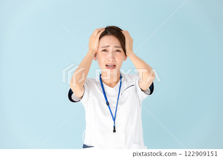 女人，白大褂，護士，醫護，抱頭 122909151
