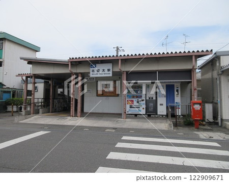 JR West Hanwa Line Kita-Shinoda Station 122909671