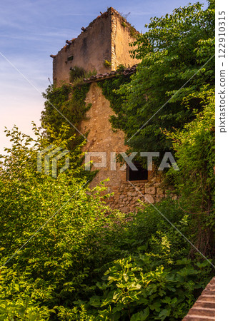 The charming ancient town of Spoleto in Umbria 122910315